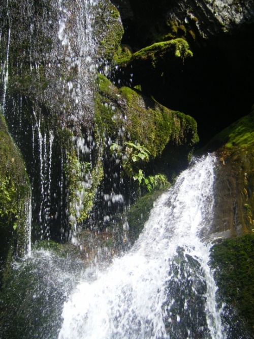 Naggar_waterfall.jpg