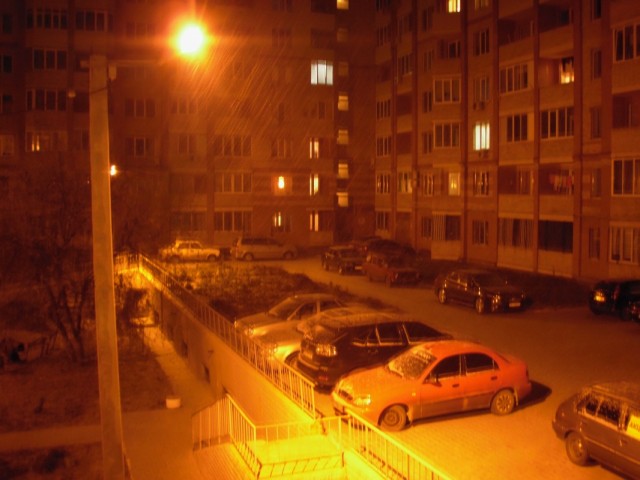 Первый снег в нашем дворе. Первый снег в нашем дворе.