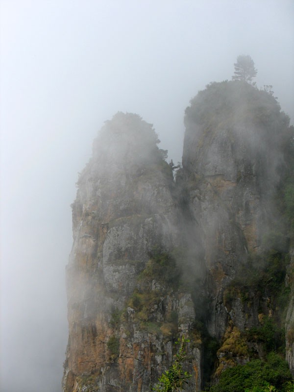 �����-������� (Pillar Rocks)