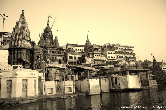 varanasi_20108.JPG varanasi_20108.JPG