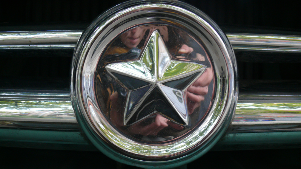 Значок машины звезда. Марка машины со звездой. Машины звезд. Машина знак звезда. Марка авто с пятиконечной звездой.
