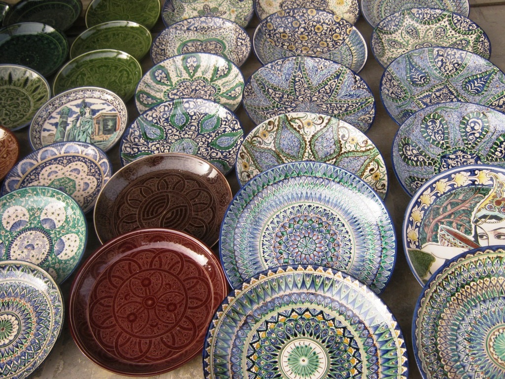 Узбекских оптом. Ляган Самарканд. Ляган Самарканд Бухара. Узбекские национальные сувениры. Узбекские тарелки.